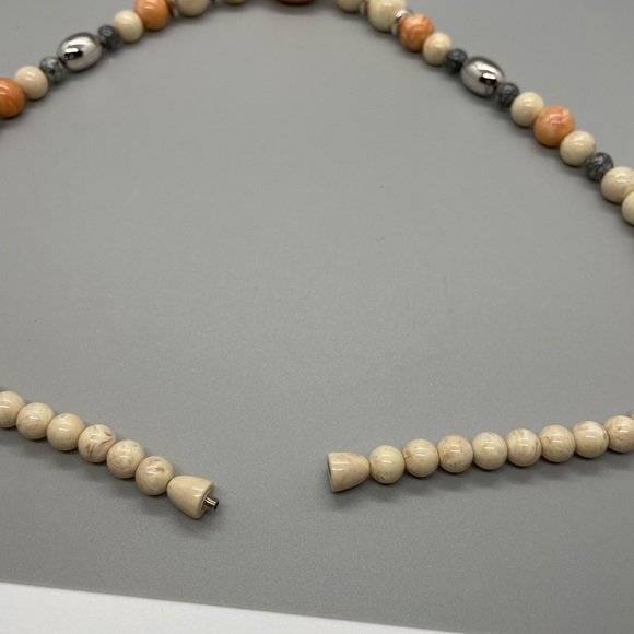 Beaded necklace - Picture 2 of 2